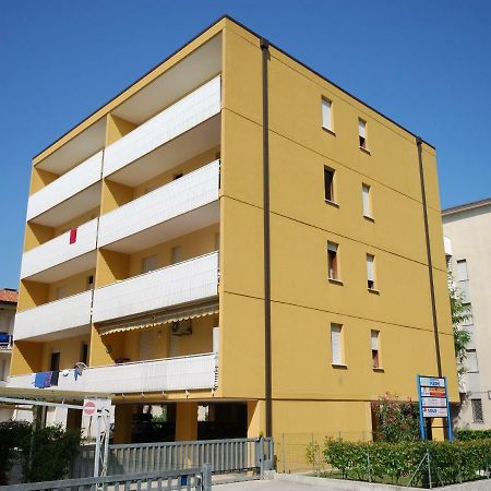 Condominio Pleione Бибионе Екстериор снимка