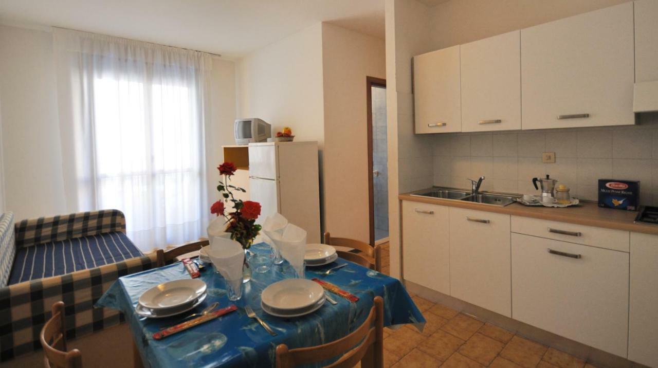 Condominio Pleione Бибионе Екстериор снимка