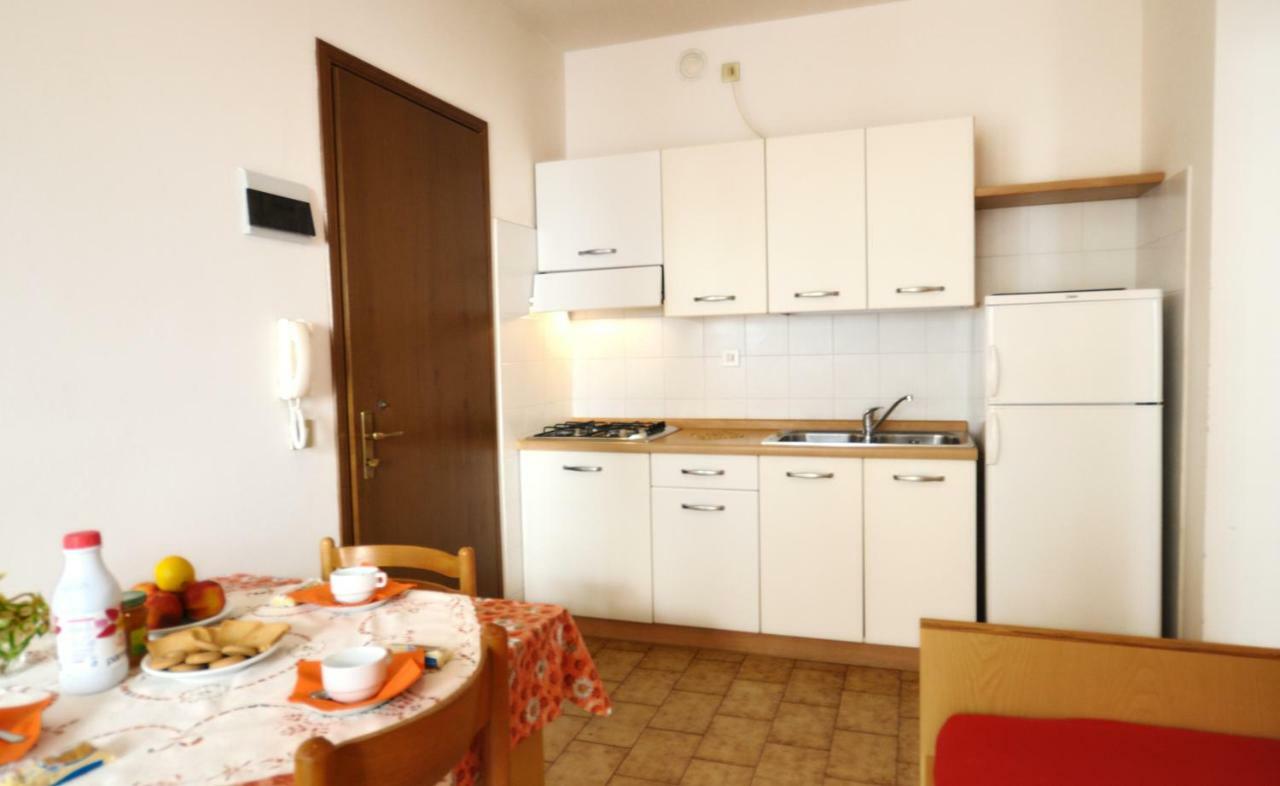 Condominio Pleione Бибионе Екстериор снимка