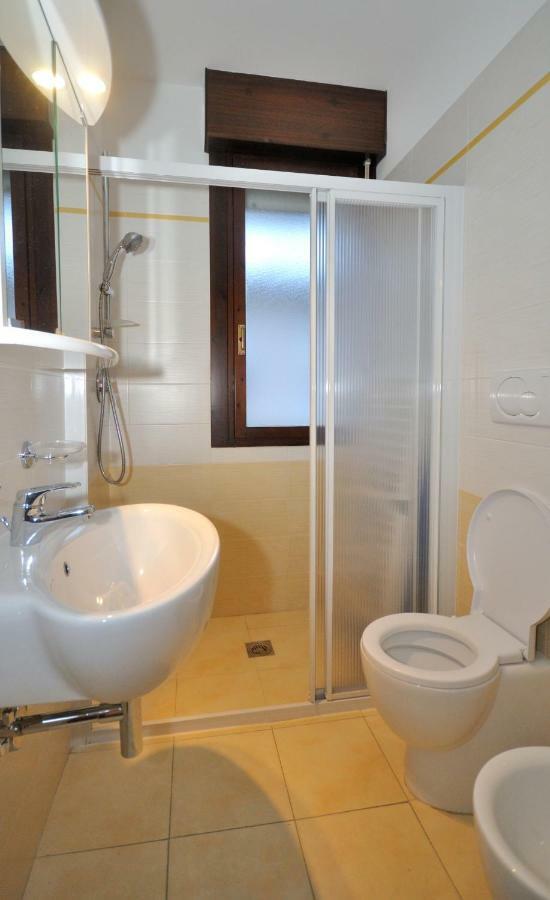 Condominio Pleione Бибионе Екстериор снимка