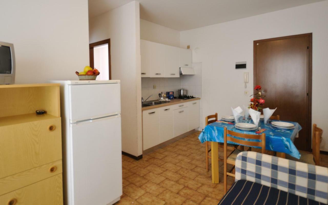 Condominio Pleione Бибионе Екстериор снимка